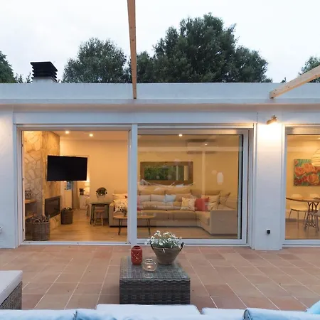 El Jardi Con Piscina, Jardin Y Barbacoa 別荘